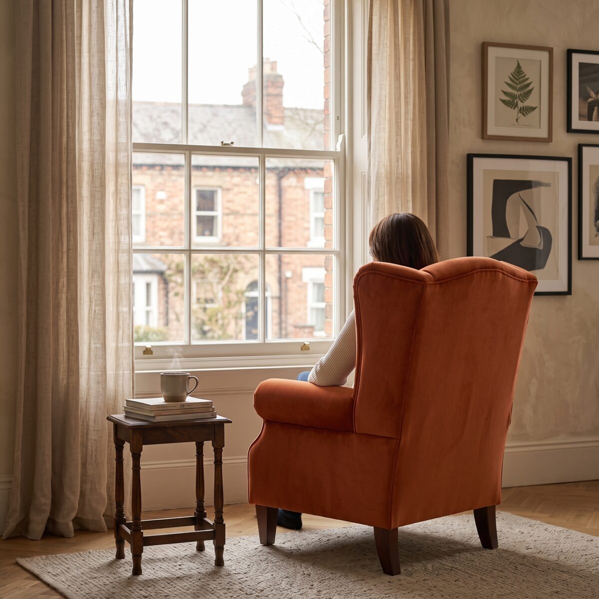 Lyoin_Elegant-white-wingback-chair